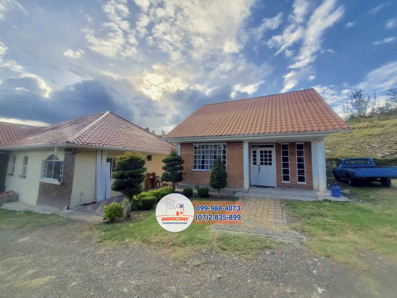 C1289 AMPLIA CASA CON ÁREA VERDE DE VENTA